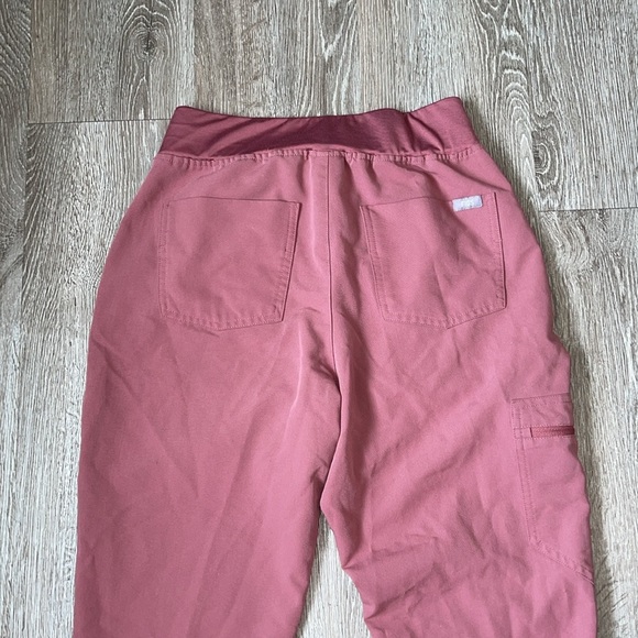 Figs Women’s Mauve Zamora size small Jogger Scrub Pants - Picture 8 of 9
